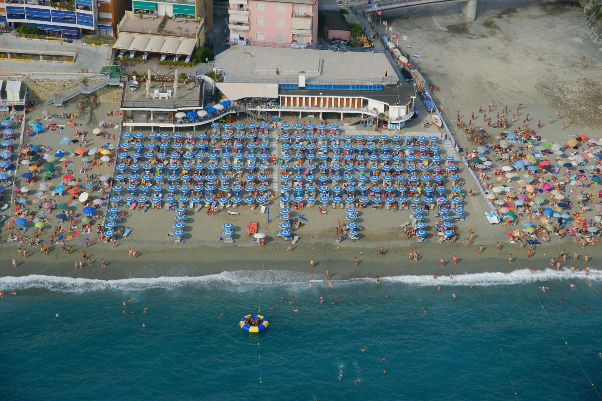 Hotel Bagni Arcobaleno Deiva Marina Exteriör bild